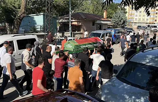Konya 'Kırmızılı Kadın'ı son yolculuğuna uğurladı