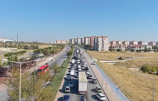 Konya'nın işlek güzergahında araç kuyruğu! Sürücüler kabusu yaşadı