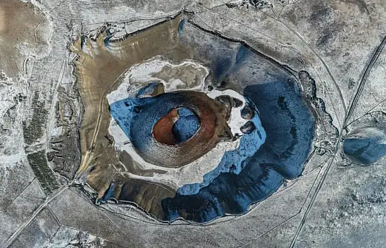 Konya'nın 'nazar boncuğu' gelinliğini giydi