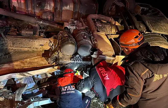 Konya yolunda acı kaza: Tır kabini sürücüye mezar oldu!