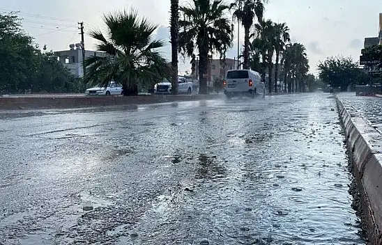 Meteoroloji saat verip uyardı: Konya'da 15 ilçe listede! Dışarı çıkarken bir kez daha düşünün!