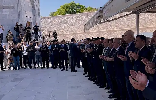 Numan Kurtulmuş Konya'da Sultanlar Türbesi'ndeki törene katıldı