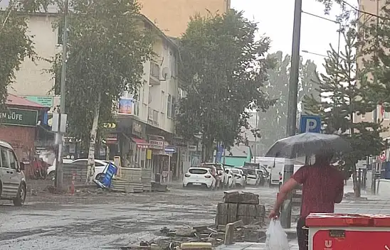Sağanak ve dolu ulaşımı aksattı