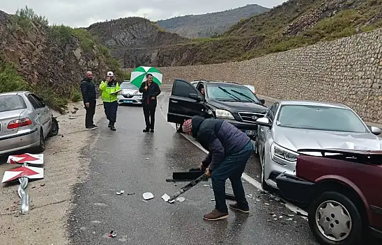 Şerit ihlali faciaya neden oldu! Konya yolunda 3 araç çarpıştı