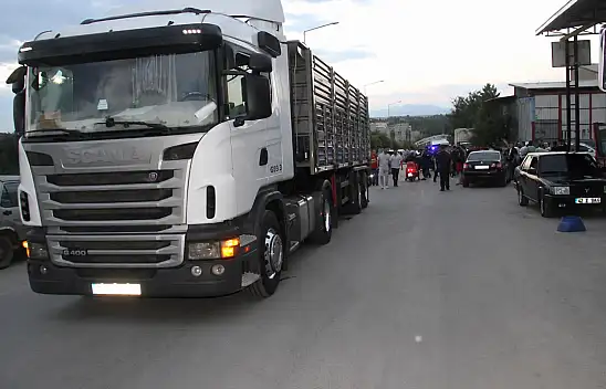Son dakika: Konya'da dehşete düşüren kaza! 16 yaşındaki sürücü dur ihtarına uymadı, çekiciye arkadan çarptı!