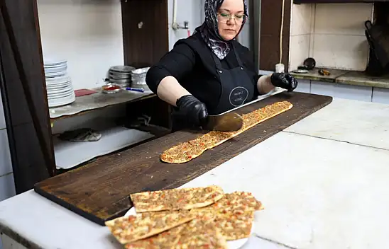 Ustalara kızdı fırının başına geçti: Konya'da usta dayanmayan fırına 'Hanımeli' değdi!