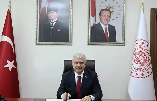 Vali Akın: 'Cumhuriyetimizi ilelebet payidar kılacağız'
