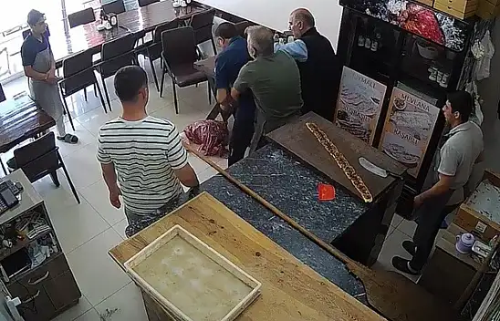 Yer Konya: Yemek yerken boğuluyordu, esnaf saniyeler içinde böyle kurtardı