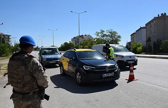 Zirve öncesi kilit noktada alarm! Konya-Ankara Kara Yolunda kuş uçurtulmuyor