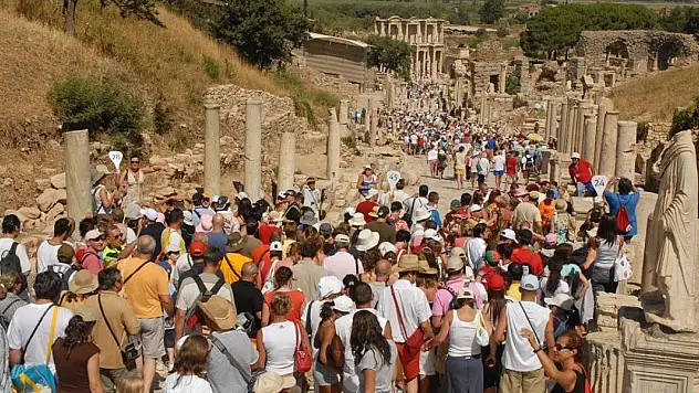 1 milyon 111 bin kişi müze ve ören yerlerini ziyaret etti