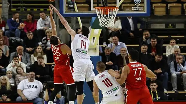 12 Dev Adam EuroBasket 2025'e katılmayı garantiledi