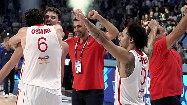 12 Dev Adam Sırpları Devirdi! Ay-yıldızılar Lider Olarak Son 16'da!