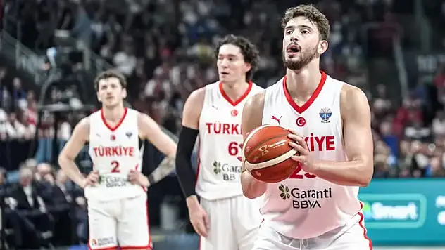 12 Dev Adam zirvedeki yerini korudu