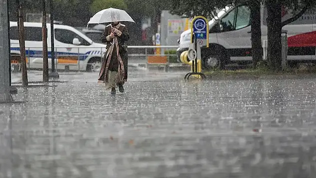 12 Mayıs'ta hava nasıl olacak? Meteoroloji'den sağanak yağış uyarısı!
