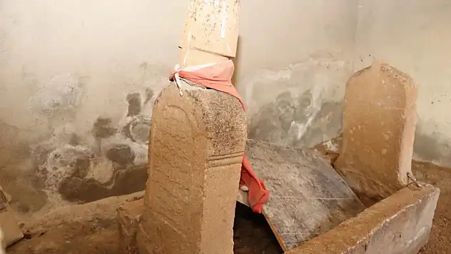 Şehit mezarlarına alçak saldırı!