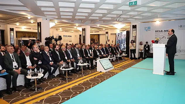 13 ülke dinledi, Başkan Altay damga vurdu: Hizmet yetmez, insan onurunu korumalıyız!