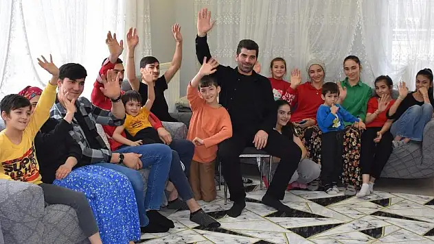 14 çocuğu, 2 torunu ve 2 geliniyle aynı evde yaşıyorlar