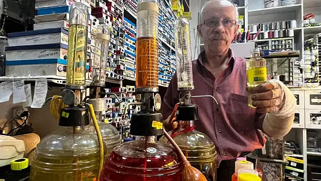 15 metrekarelik dükkanında mesleğini yaşatıyor