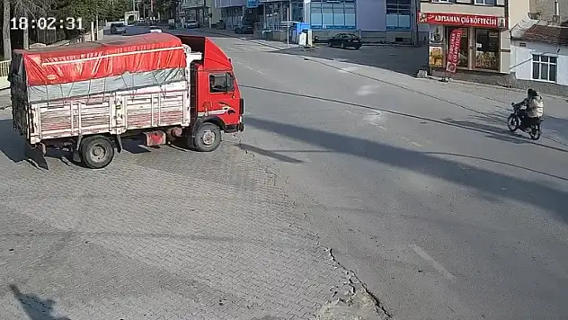 15 Yaşındaki Kızın Ölümüne Neden Olan Kaza Kamerada!