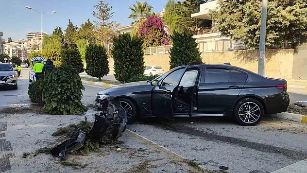 15 yaşındaki sürücünün kullandığı otomobil kaza yaptı