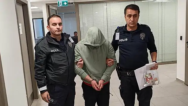 157 dolandırıcılık suçundan aranan şahıs sahte pasaportla yakalandı