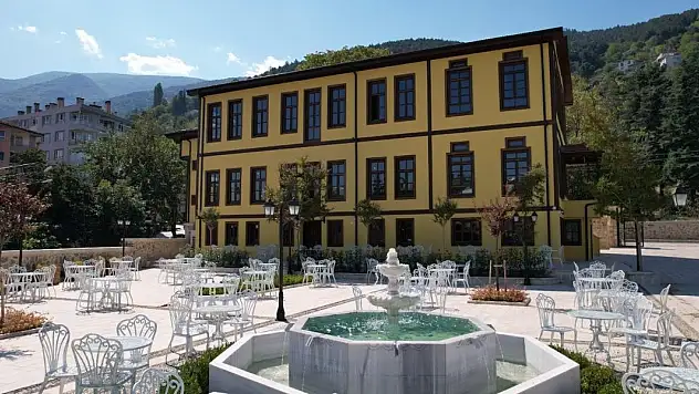168 yıllık bina, Alev Alatlı Sanat Merkezi oldu