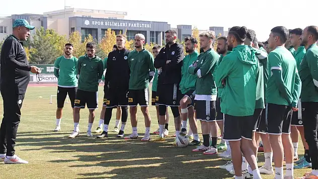 1922 Konyaspor yeni hocasıyla evinde çıkış arıyor
