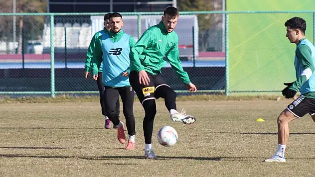 1922 Konyaspor'dan savunmaya takviye