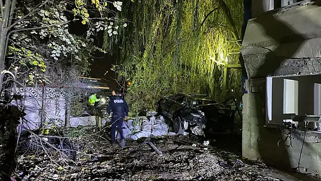 2 Araç Feci Çarpıştı: Ölü ve Yaralılar Var!