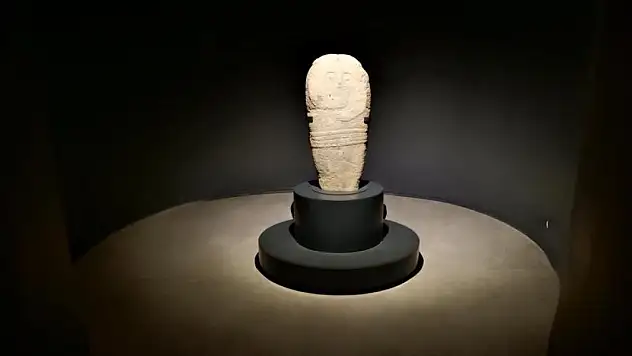 2 bin 500 yıllık heykele ziyaretçi akını