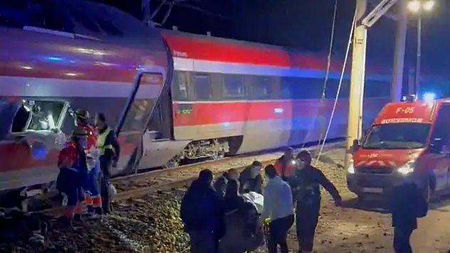 2 hızlı trenin karıştığı kazada ölenlerin sayısı 41'e yükseldi!