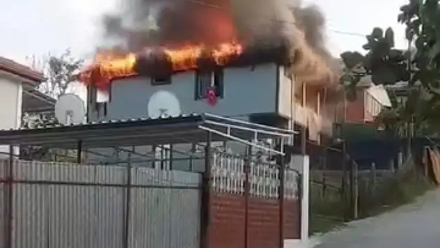 2 katlı evde yangın