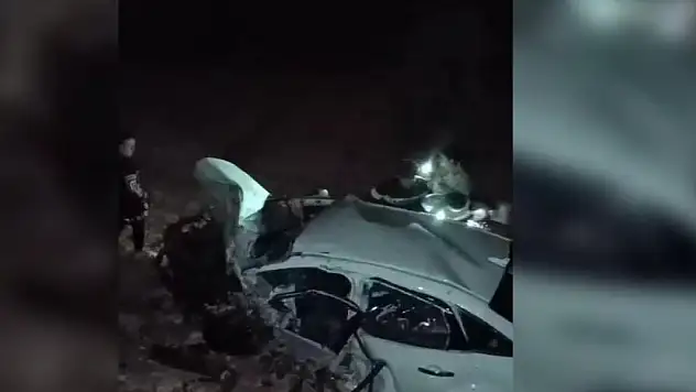 2 otomobil çarpıştı: 4 ölü