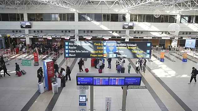 2025'te uygulanacak yurt dışı çıkış harcı bedeli belli oldu