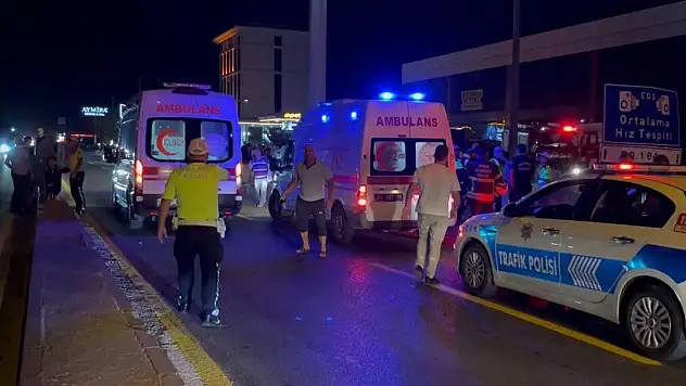 3 aracın karıştığı kaza kamerada 1 ölü, 5 yaralı