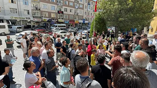 3 Gündür Susuz Kalan Vatandaşlardan Belediye Önünde Protesto!