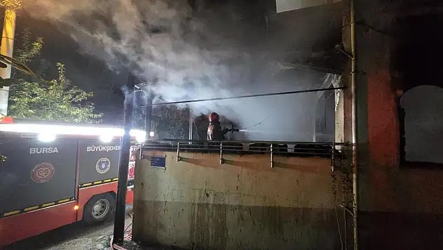 3 katlı binada çıkan yangın söndürüldü