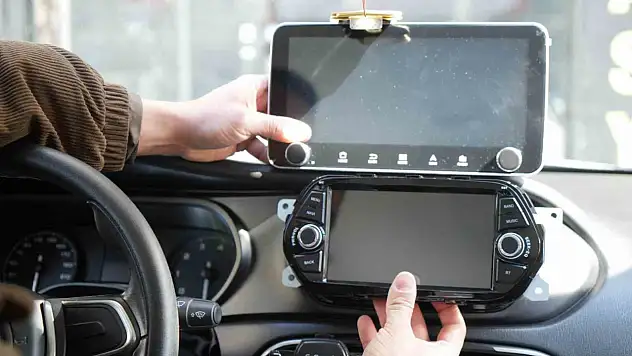 30 gün trafikten men cezası geldi! Sürücüler sistem söktürmek için sıraya girdi! Multimedya  ekran yasaklandı mı?