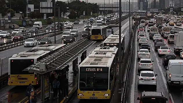 30 yaşın üstündeki öğrenciler indirimli ulaşımdan faydalanabilecek
