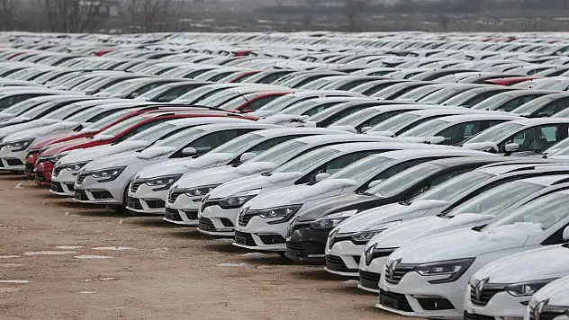 '300 bin TL'ye araba mı kaldı?' diyenler şokta: İşte piyasada kalan son kaleler!