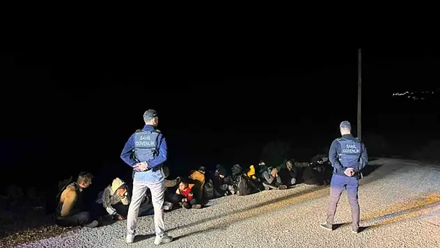 40 düzensiz göçmen ve 2 göçmen kaçakçısı yakalandı
