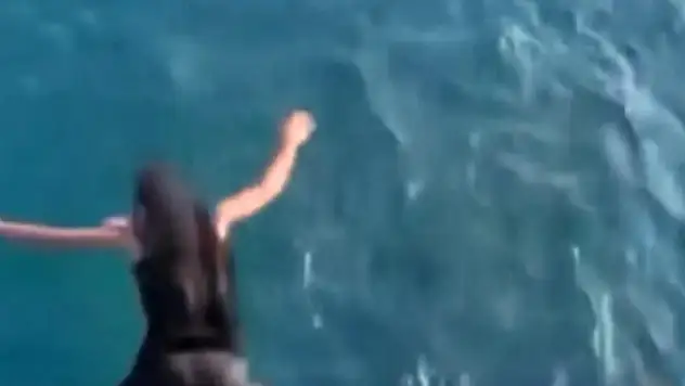 40 metreden suya atlayıp, ağır yaralandı