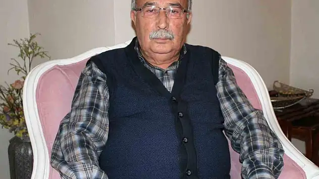 40 yıl önce emekli olmasına rağmen öğrencileri onu unutmuyor