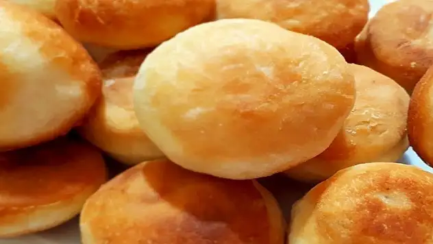 41 yıllık aşçının pişi yapma tekniği Pişinin puf puf kabarmasını sağlıyor