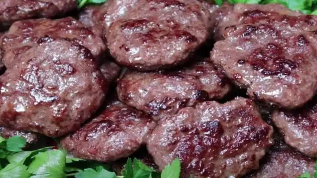 47 yıllık köfte ustasına göre lezzetli köfte pişirmenin püf noktaları! Lezzeti katlanıyor