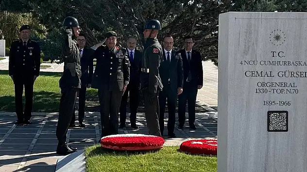 4'üncü Cumhurbaşkanı Cemal Gürsel, mezarı başında anıldı