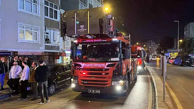 5 katlı binada yangın: 15 kişi dumandan etkilendi