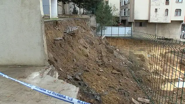 5 katlı binanın istinat duvarı çöktü