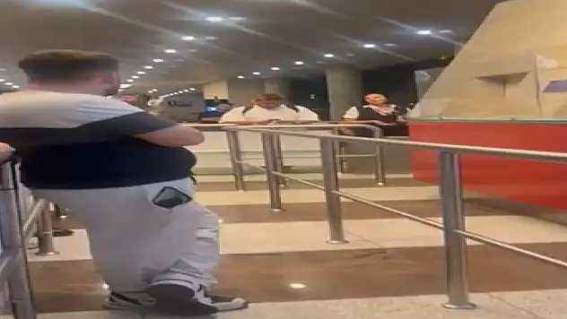 5 saat rötar yapan Ajet uçağına yolculardan tepki