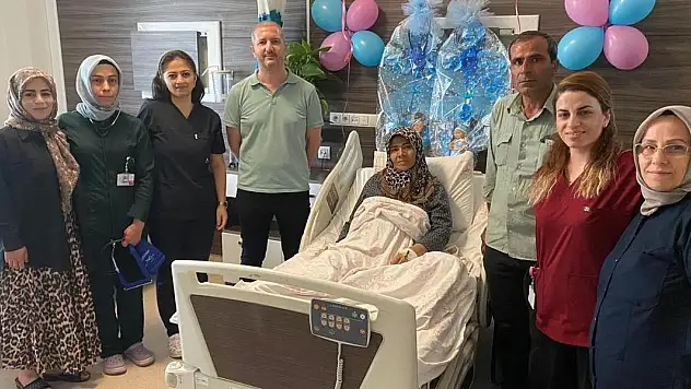 53 yaşında ikiz bebek annesi oldu